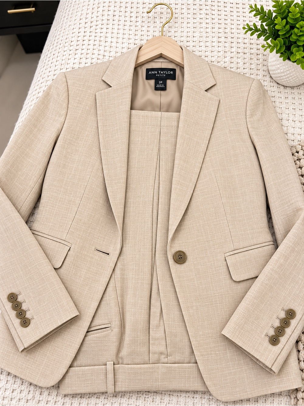 Ann Taylor Beige Linen Suit Blazer & Trousers Size 2P Petite